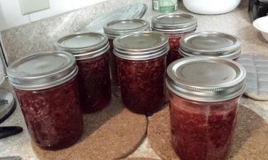 Врач назвал безопасный срок хранения домашних консервов — инфекционист Мартыненко