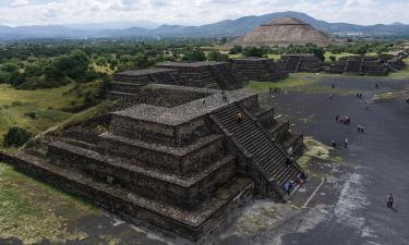 Забытая пирамида среди автострад: древний город под шумом мегаполиса