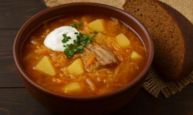 Добавление сливок смягчает кислотность щей