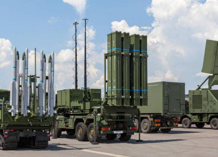 Украина лишилась комплекса ПВО Iris-T: дважды в одну воронку
