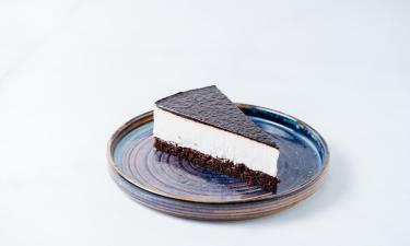 Этот пирог с хрустящей основой и сливочным кремом готовят без выпечки