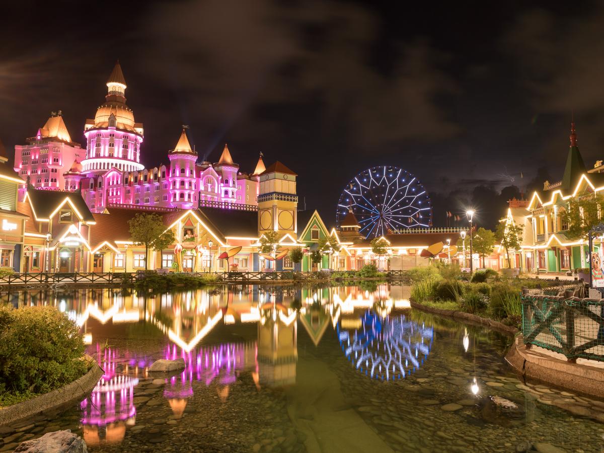 Сочи Парк открыл вакансию Бабы Яги с зарплатой от 250 тысяч рублей