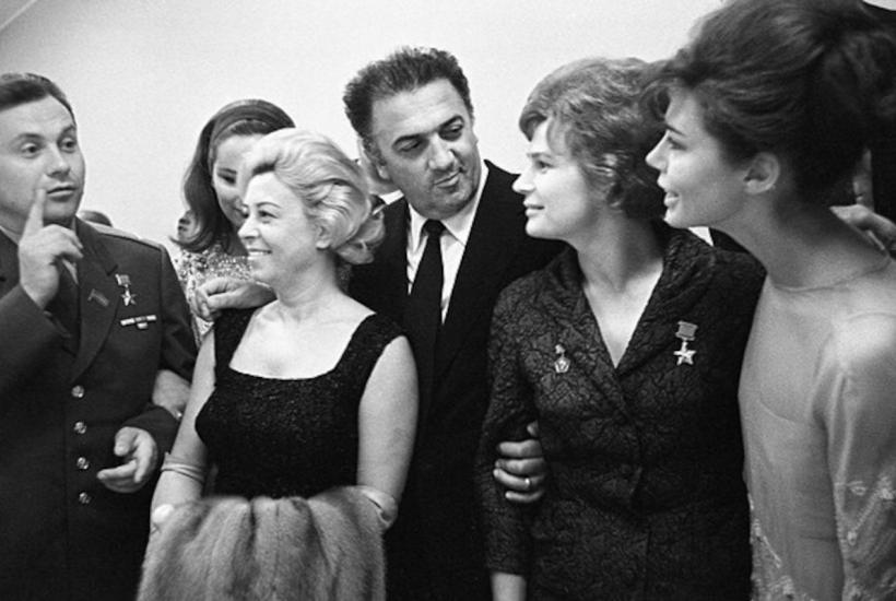 Летчик-космонавт СССР Павел Попович, итальянский режиссер Федерико Феллини и актриса Джульетта Мазина, летчик-космонавт СССР Валентина Терешкова. III Московский международный кинофестиваль. 1963 год. Музей Москвы