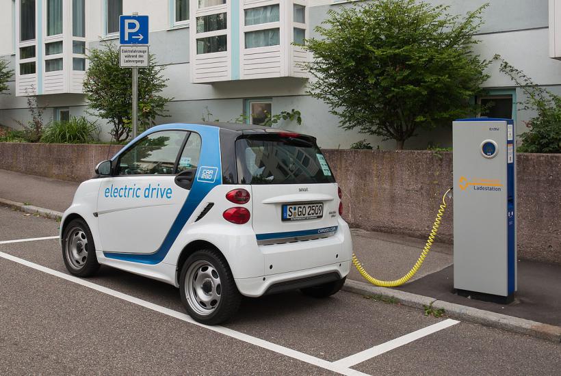 EnBW-зарядная станция в Штутгарте с электрическим двигателем Car2Go третьего поколения.