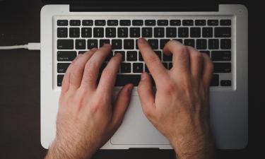 Взрослые игры: как подростку выжить после прочтения его переписки отчимом — советы психолога