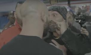 Боксер Малиньяджи дал пощечину бойцу Лобову. Видео