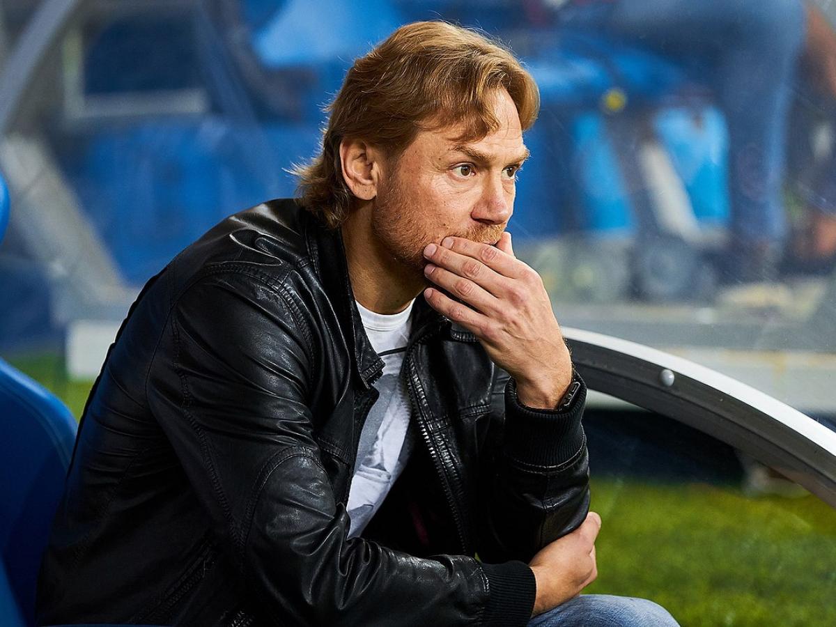 Уход Карпина из "Динамо" оценил экс-нападающий Булыкин