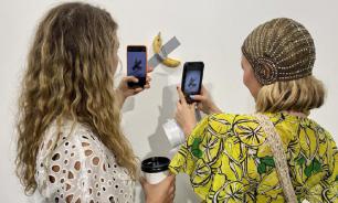 Художник из США съел банан за $120 тыс.