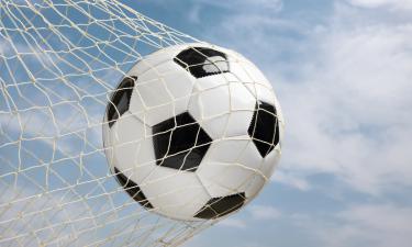 Ливерпуль выигрывает рекордный 20-й титул лиги, разгромив Тоттенхэм