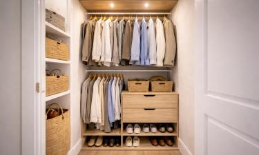 Раздвижные двери в гардеробной экономят до 30% площади