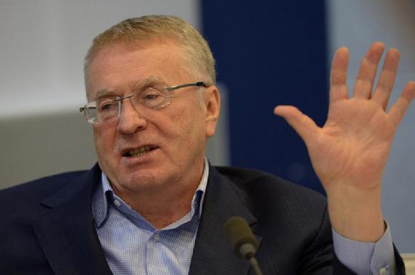 В ЛДПР прокомментировали раздачу денег Жириновским