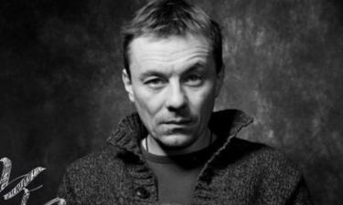 Обходитесь без дам: актёр Олег Васильков высмеял мужчин, избегающих тарелочниц