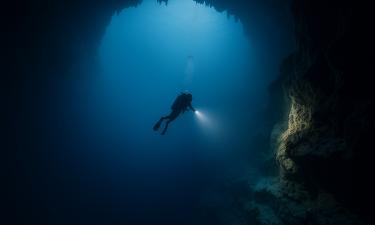 В бухте Четумаль обнаружена вторая по глубине голубая дыра Таам-Джа — сообщает Earth