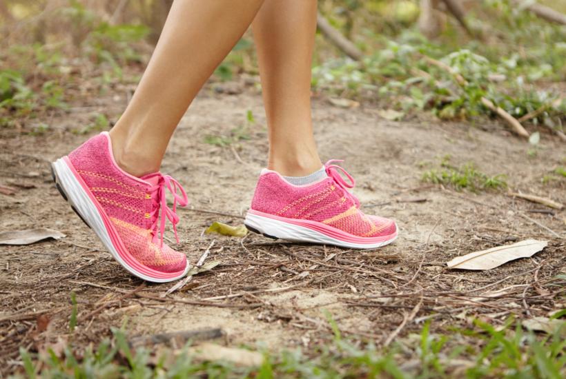 Розовые кроссовки