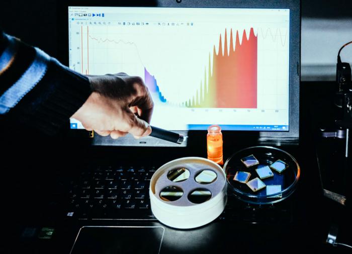 В Красноярске создан управляемый температурой фотонно-кристаллический микрорезонатор