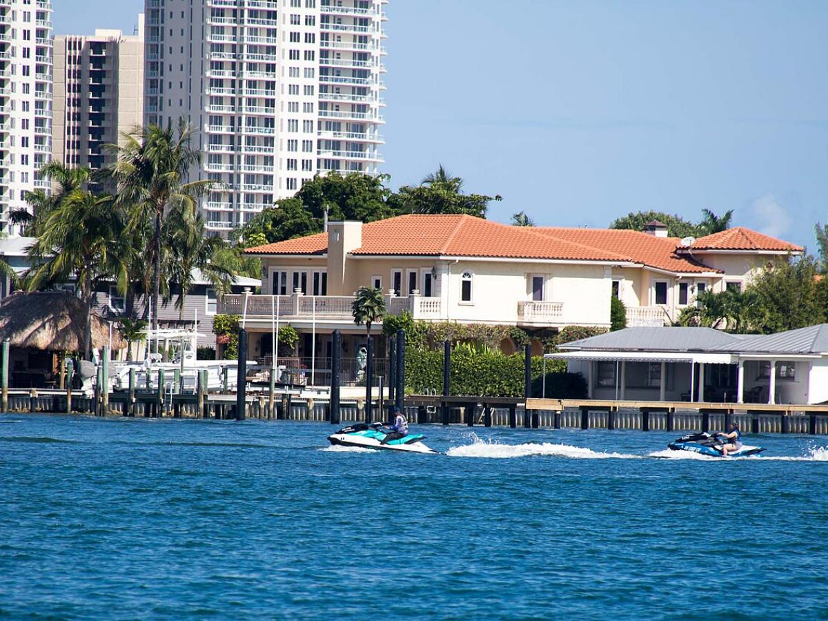 Остров Пинат сохранил дикую природу без отелей и машин  писательница Шерман