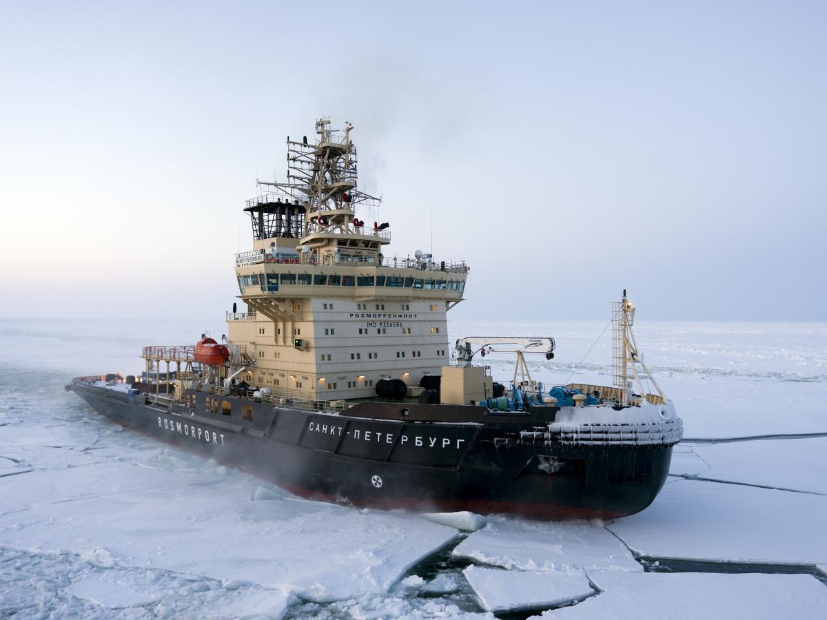 BZ: пока Россия осваивает Севморпуть, Европа остаётся за бортом