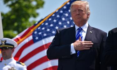 Дональд Трамп ежедневно принимает аспирин для разжижения крови — Wall Street Journal