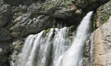 Водопад, ставший киногероем: как добраться до легендарной локации Шерлока Холмса в горах Кавказа