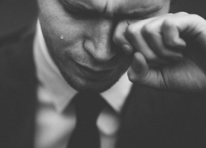 Ученые объяснили важность плача для здоровья организма