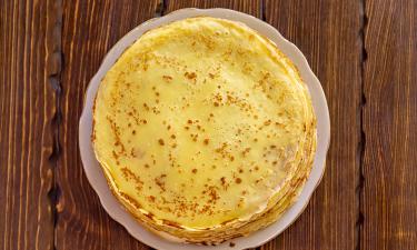 Секрет теста для тонких блинов, которые не рвутся и не прилипают, рассказали кулинары