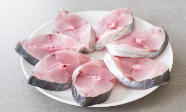 Эксперты объяснили, как отличить охлаждённую рыбу от размороженной для засолки