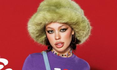 Инстасамка попросила Путина спасти Россию: какие откровения выдала певица в беседе с Собчак