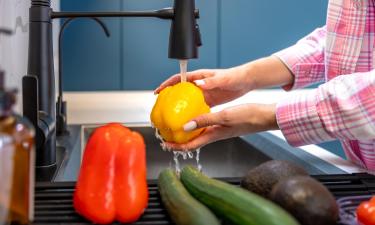 Восковой слой на фруктах удерживает загрязнения — доцент Мария Золотарева