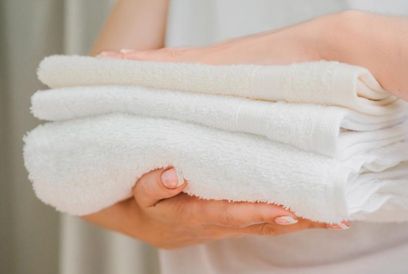Стопка чистых полотенец