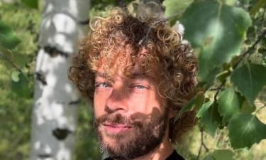 Приговорённый к 8 годам колонии Илья Варламов* с горя пообнимался с берёзками