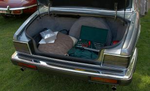 Четыре вещи, которые необходимо хранить в бардачке автомобиля