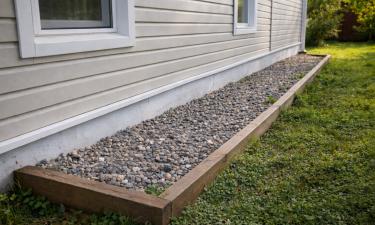 Бетонная классика ушла в сторону: новая отмостка выдерживает годы дождей и морозов