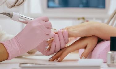 Самый востребованный в салоне: маникюр ноября, который заменил классический красный