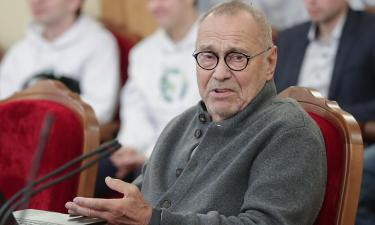 Андрей Кончаловский вышел в свет с тростью: почему поклонники забеспокоились о мэтре