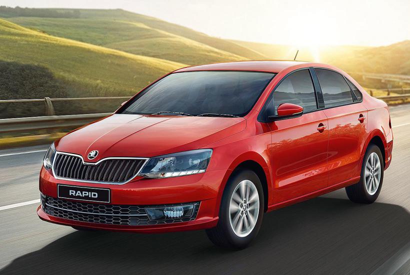 Красный автомобиль Skoda Rapid Красный автомобиль Skoda Rapid