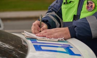 Водителей штрафуют за установку дефлекторов и спойлеров по данным ГИБДД