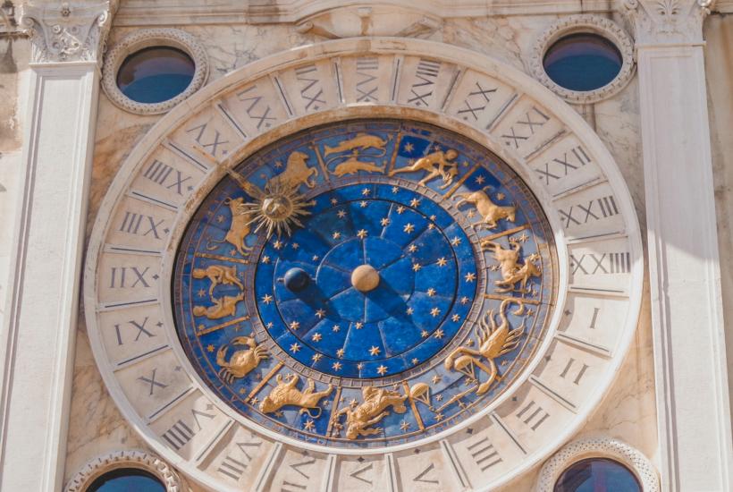 Астрологический круг с планетами