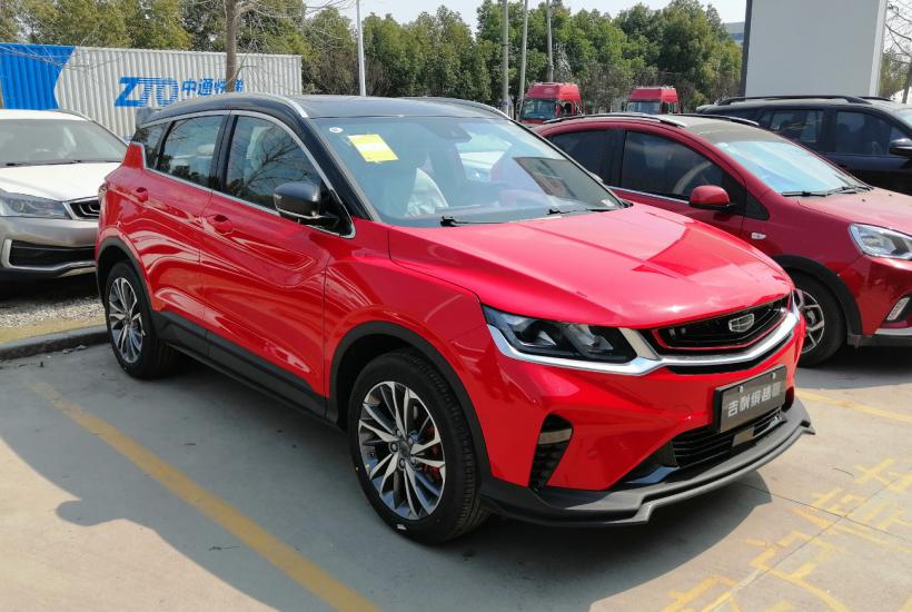 Geely Binyue Sport на улице в Китае Geely Binyue Sport на улице в Китае