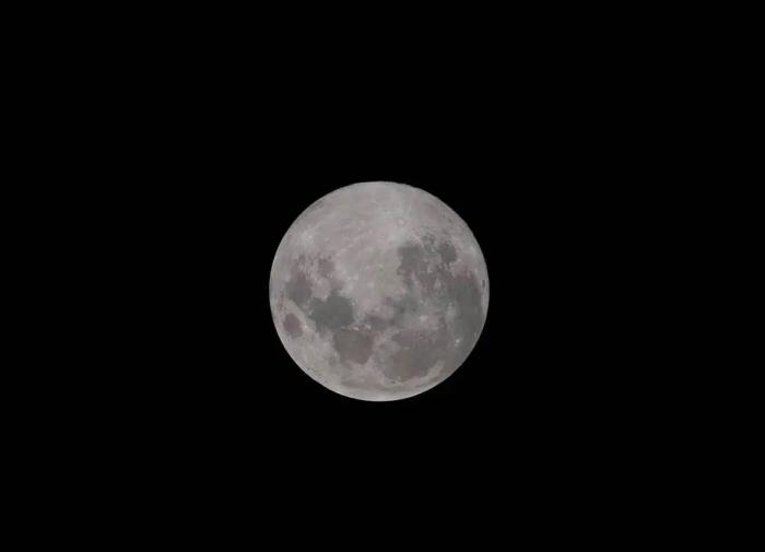 Астрофизики заметили уменьшение Луны на 50 метров за сотни миллионов лет