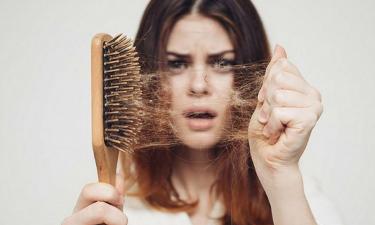 Врач-трихолог назвала ключевые факторы, ведущие к выпадению волос