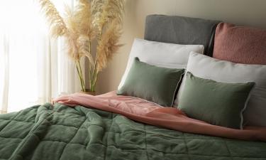 Монохромные комплекты постельного белья теряют актуальность в 2026 году — The Spruce