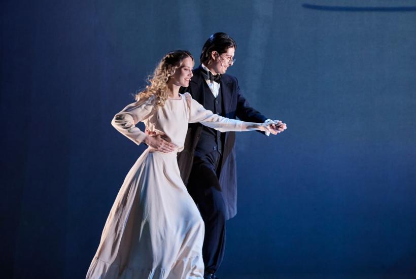 Сцена из спектакля Театра на Малой Ордынке Розовое платье