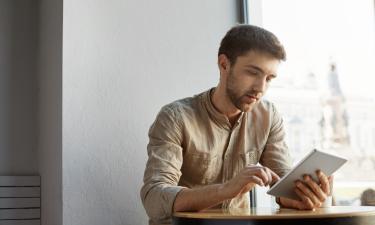 Постоянный скроллинг вызывает утомление и зависимость – невролог Орлов