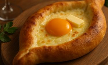 Тесто для хачапури замешивают на молоке с дрожжами и сахаром — повара