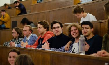 Самые востребованные рабочие профессии — сварщики и швеи — Голикова