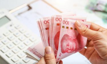 Валютная пара CNY/RUB связана с колебаниями курса USD/RUB