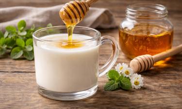 Молоко с прополисом не ускоряет выздоровление при ОРВИ — врач Добрецов