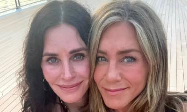Кортни Кокс опубликовала совместное фото с коллегой и подругой Дженнифер Энистон