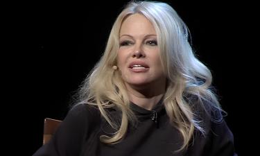 Волочкова хочет стареть естественно, как Памела Андерсон