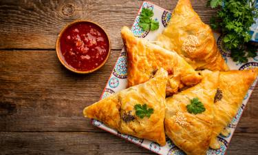 Тесто для самсы настаивают в холодильнике сутки